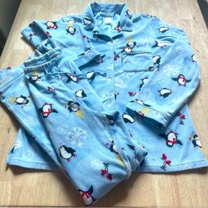 Classic Blue Winter Pajama Set! Blue Penguins Skating! Good condition! S